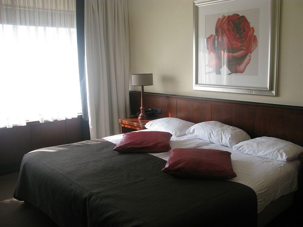 Van Der Valk Hotel Den Haag - Voorschoten Bagian luar foto