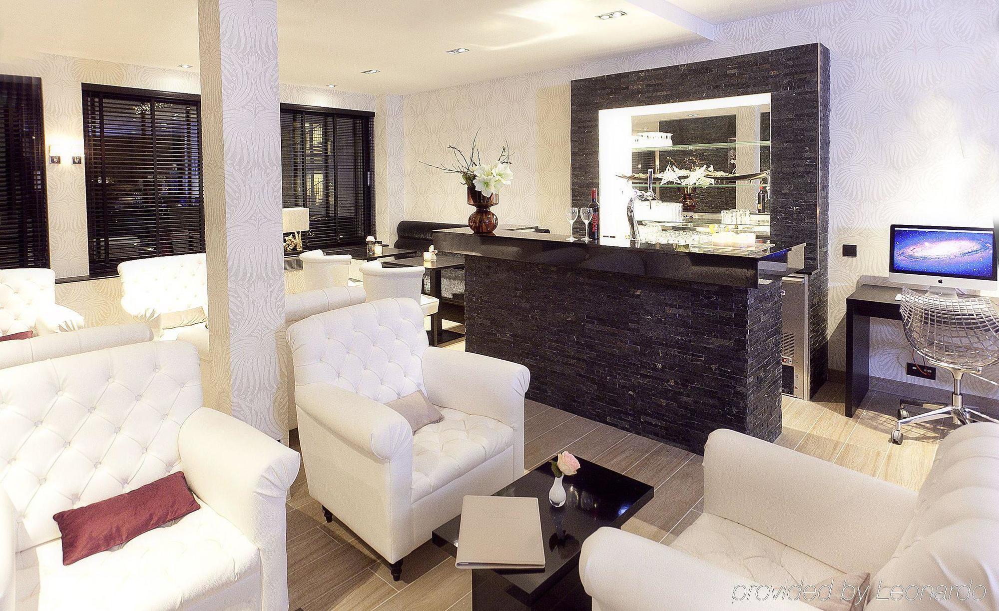 Van Der Valk Hotel Den Haag - Voorschoten Bagian luar foto