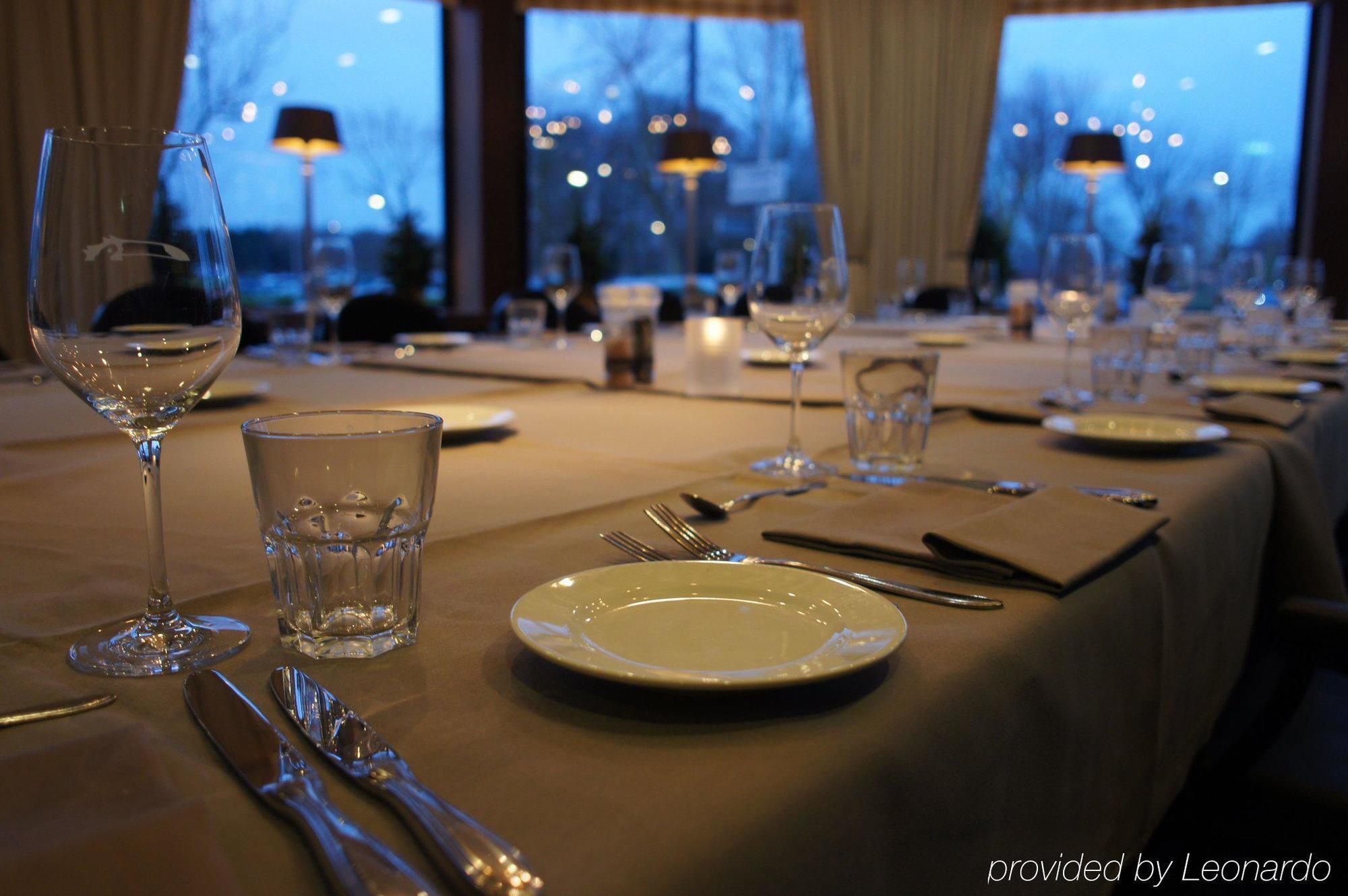 Van Der Valk Hotel Den Haag - Voorschoten Bagian luar foto
