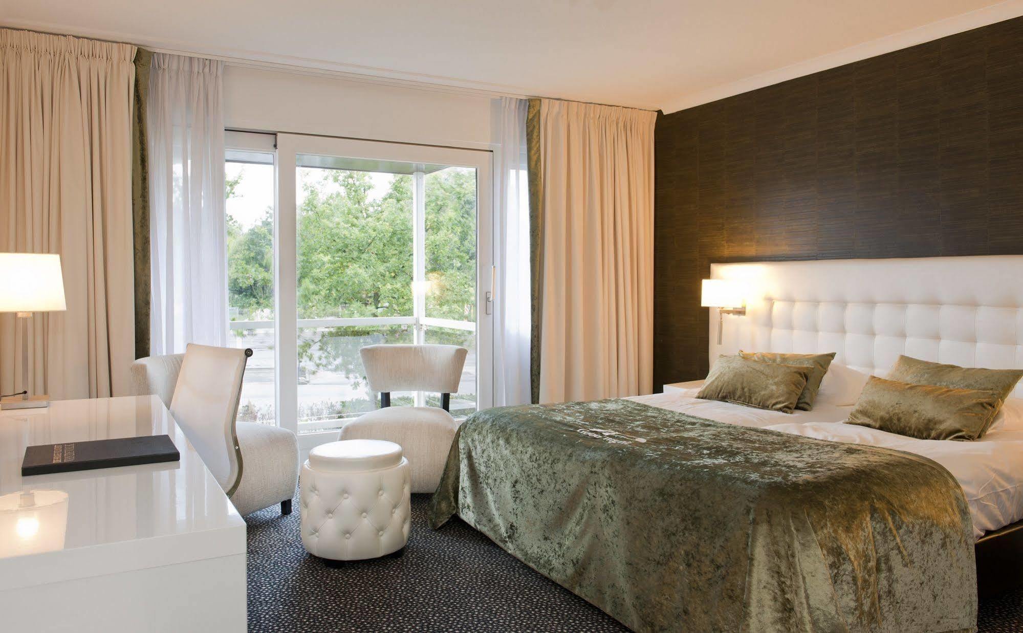 Van Der Valk Hotel Den Haag - Voorschoten Bagian luar foto