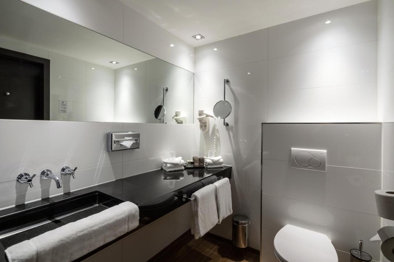 Van Der Valk Hotel Den Haag - Voorschoten Bagian luar foto