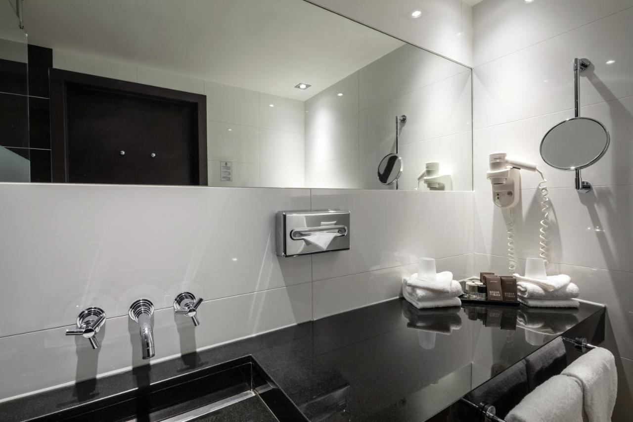 Van Der Valk Hotel Den Haag - Voorschoten Bagian luar foto