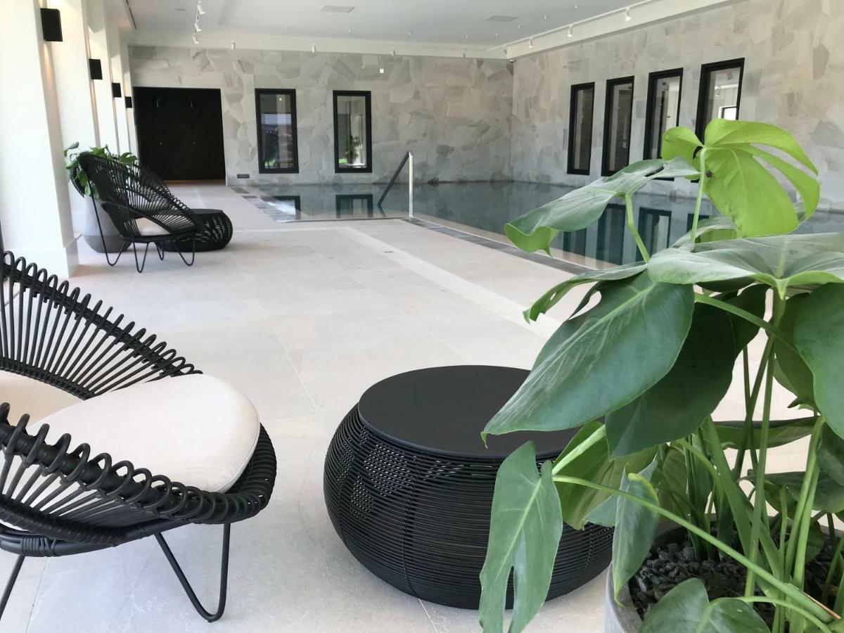 Van Der Valk Hotel Den Haag - Voorschoten Bagian luar foto
